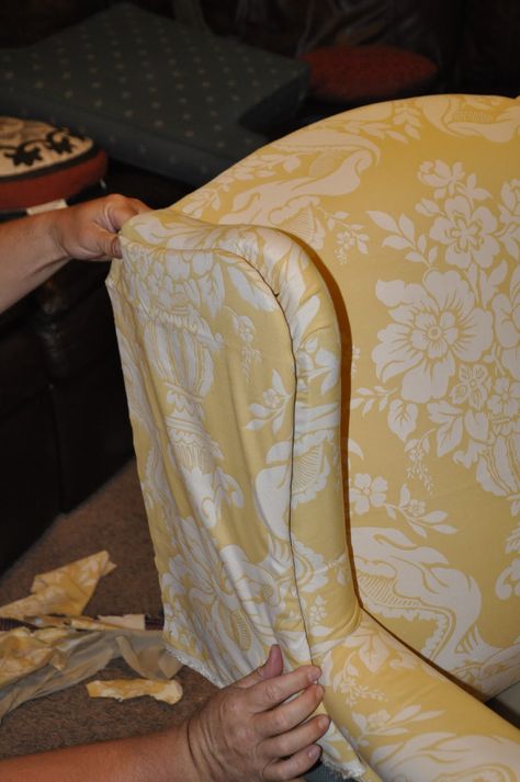 Recovering Chairs, Reupholster Chair, Reupholster Furniture, Upholstery Diy, Chair Upholstery, Furniture Restoration, Furniture Upholstery, Redo Furniture, Upholstered Furniture