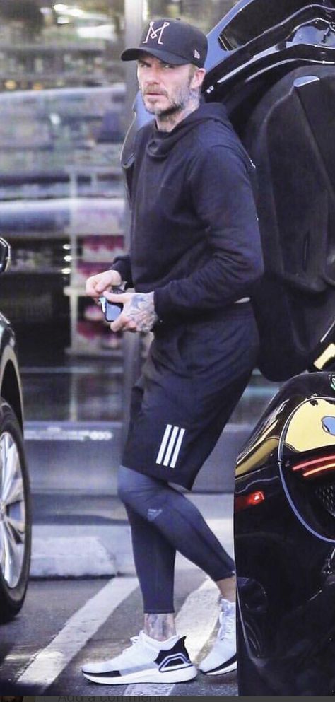 David Beckham Gym, Beckham Fashion, Side Part Haircut, David Beckham Style, Style Gym, Beckham Style, Gym Outfits, Workout Outfits, Gym Style