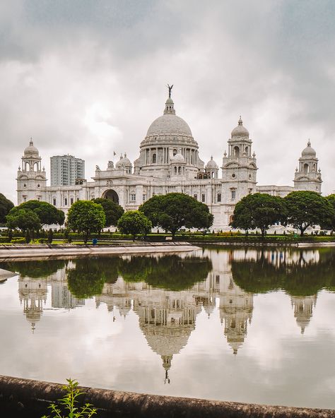 A perfect reflections of The Victoria Memorial | Victoria Memorial Photos | Victoria Memorial reflection | Victoria Memorial Gardens | Photo spots in Kolkata | Instagram spots in Kolkata | Kolkata photos | Kolkata photography #kolkata Kolkata Tourist Place, Kolkata City Photography, Victoria Memorial Aesthetic, Victoria Memorial Kolkata Photography, Kolkata Aesthetic Photography, Victoria Memorial Kolkata, Kolkata Aesthetic, Victoria Aesthetic, Kolkata Photography