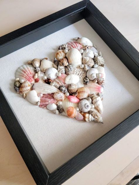 Diy Shells Decorations, Art Made From Shells, Resin Seashell Crafts, Frame Art Ideas, Shell Art Projects, Art With Shells, Seashells Decor, Crafts For Home Decor, Shadowbox Art