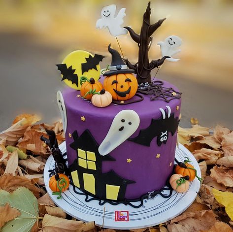 Halloween Cupcake Cake, Halloween Cupcake Ideas, Halloween Cake Design, Pictures Of Cakes, Haunted Halloween Party, Halloween Themed Snacks, Pasteles Halloween, Witch Cake, Halloween Birthday Cakes