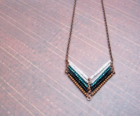 A Beaded Geometric #Necklace. An Easy DIY! Layering Jewelry, Dainty Diamond Necklace, Chevron Necklace, Diy Bar, Easy Diy Jewelry, Jewelry Simple, Diamond Cross Pendants, Layered Jewelry, Diy Schmuck