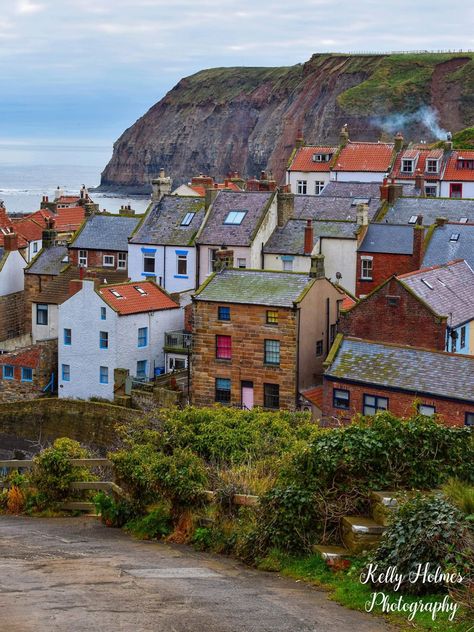 Seaside Town Art, Urban Sketching Reference Photos, British Seaside, Seascape Photography, Landscape Concept, Seaside Village, Mountain Paintings, Seaside Towns, Urban Sketching