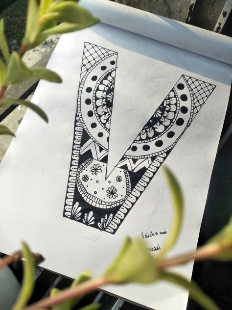 V Letter Drawing, Letter Mandala, Mandala Ideas, V Letter, Letter V, Mandala Drawing, Letter S, Mandala Art, Page Design