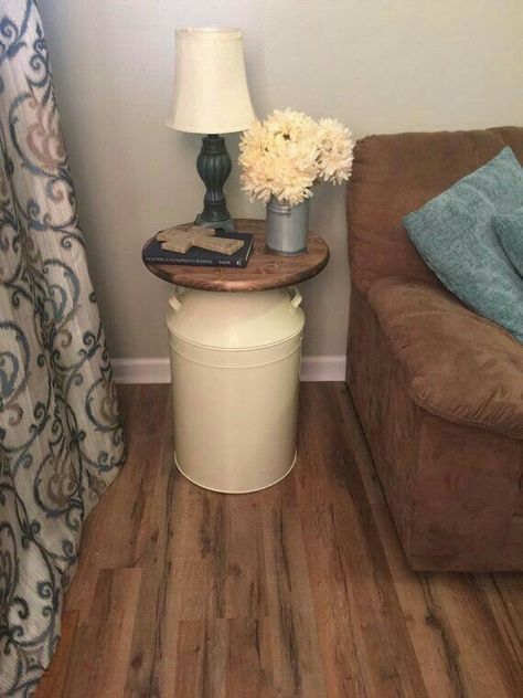 End Table Diy, End Table Ideas, Old Milk Jugs, Jug Decor, Farmhouse End Table, Farmhouse Design Ideas, Old Milk Cans, Rustic End Tables, Farmhouse End Tables