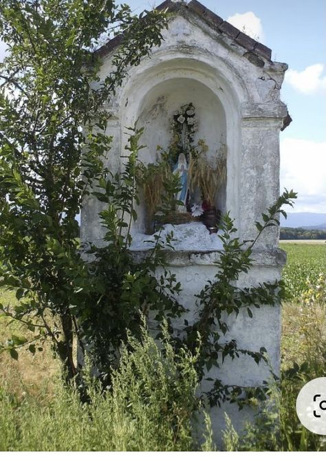 Roadside Shrine, Mary Shrine, Blessed Mother Statue, Shrines Art, Prayer Garden, Bride Of Christ, Divine Mother, Home Altar, Jesus Saves