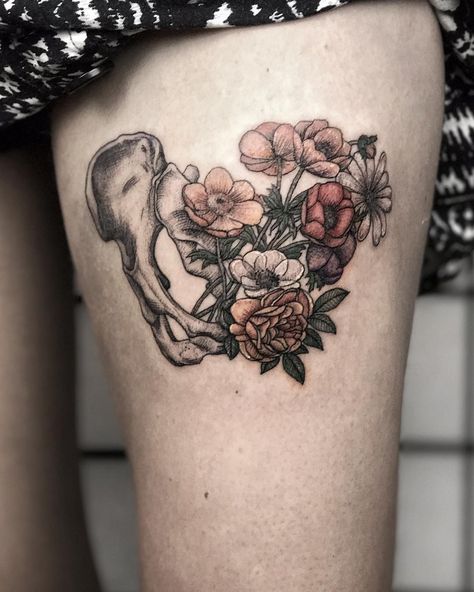 Fleur Noire Tattoo Parlours on Instagram: “#pelvis with flowers by @baudnach ➕➕➕➕➕➕➕➕➕➕➕➕➕➕➕➕➕➕➕➕➕➕ #blackworkerssubmission #tttism #tattooartistmagazine #blxckink #inkedmag…” Pelvis Bone Tattoo, Midwife Tattoo Ideas, Midwife Tattoo, Uterus Tattoo, Pelvis Tattoo, Pelvis Anatomy, Pelvic Tattoos, Anatomy Tattoo, Skeleton Body