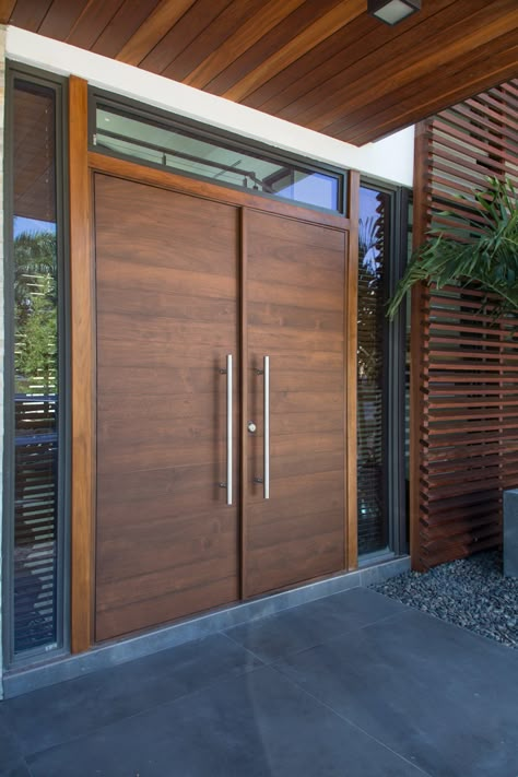 Pintu Ganda, Modern Main Gate Designs, Main Door Designs, Double Doors Exterior, Main Doors, House Front Door Design, Modern Entrance Door, House Main Door, House Main Door Design