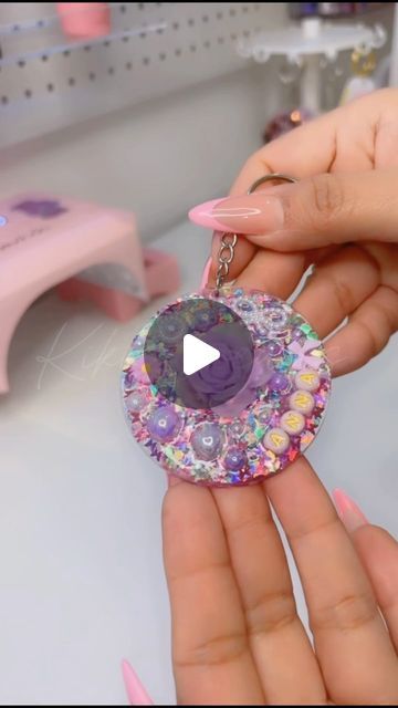 Kiki Creates on Instagram: "Obsessed with making these keychains! #acrylickeychain #glitter #customkeychain #craftersgonnacraft #hobbylobby" Diy Glitter Keychain, Kawaii Keychain Diy, Diy Keychain Acrylic, Acrylic Badge Reels Diy, Acrylic Blanks Ideas, Tumbler Charms Diy, Acrylic Round Keychain Ideas, Diy Resin Keychain Ideas, Diy Acrylic Keychain Ideas