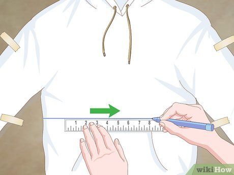 How To Crop A Hoodie Diy, Cut Up Hoodie Diy, How To Cut A Sweatshirt, How To Crop A Hoodie, Cut Sweatshirt Neck, Cut Sweatshirt Diy, Crop Hoodie Diy, Diy Cropped Hoodie, Cut Hoodies