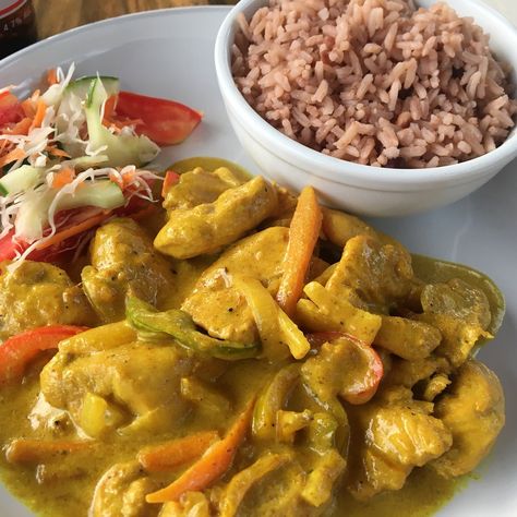 Looking to try out some of the best Jamaican food in New York? These 9 restaurants come highly recommended!
 @myislandjamaica Curry Conch Recipe, Curry Conch, Conch Recipes, Food In New York, Jamaican Restaurant, Jamaican Curry, Jamaican Cuisine, Jamaican Dishes, Jamaican Food