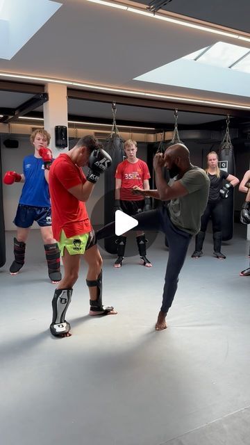 Marvin Wolff on Instagram: "Nice combo to practice…..  Practicing combinations in kickboxing or Muay Thai is crucial for flow, versatility, timing, conditioning and strategic advantage. It helps fighters transition smoothly, adapt to different situations, improve timing, build endurance and control the pace of the fight. Mastering combinations is fundamental to becoming a well-rounded and effective striker in kickboxing or Muay Thai." Kickboxing Combinations, Build Endurance, Kun Khmer, Muay Thai Training, Boxing Training, Muay Thai, Kickboxing, Boxing, Get Fit