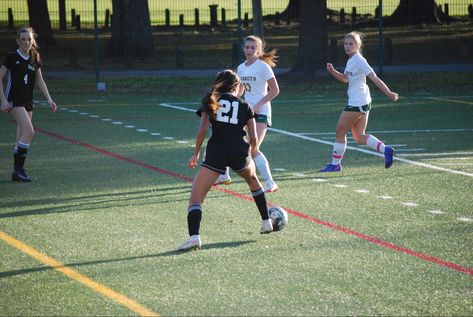 Soccer Locker, Girl Playing Soccer, Soccer Things, Soccer Poses, High School Soccer, Soccer Photography, Soccer Season, Soccer Inspiration, Soccer Life