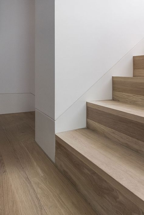 B.E Architecture's flush skirting detail meets with the timber staircase in one of our projects Flush Skirting Detail, Staircase Skirting Design, Staircase Skirting Ideas, Floor Skirting Ideas, Stair Skirting Ideas, Staircase Skirting, Flush Skirting, Flush Baseboard, Timber Skirting