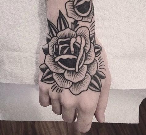 @natalia_vozna Traditional Rose Tattoo, Traditional Hand Tattoo, Rose Hand Tattoo, Traditional Rose, Traditional Roses, Skeleton Hand Tattoo, Geniale Tattoos, Inspiration Tattoos, Classic Tattoo