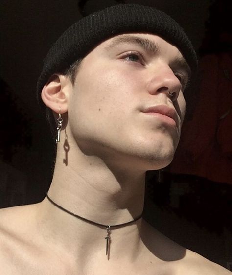 Boys With Piercings, Septum Piercing Men, Silver Earrings Aesthetic, Guys Ear Piercings, Men's Piercings, Types Of Ear Piercings, Cool Ear Piercings, Cute Ear Piercings, Earrings Aesthetic