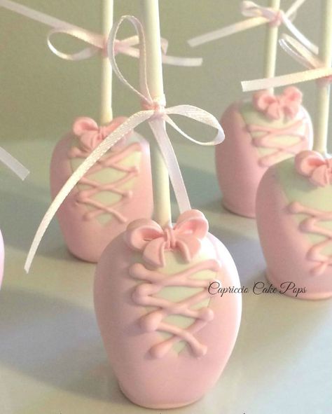 Ballet shoes slippers cake pops by Capricciocakepops on Etsy Ballerina Party Food, Wedding Cake Funfetti, Ballerina Cake Pops, Solar System Cake, Lemon Wedding Cakes, Ballerina Birthday Cake, Ballet Cakes, Ballet Birthday Party, Ballerina Cake