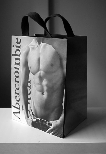 Abercrombie Shopping Bags | Abercrombie and Fitch shopping bag | Flickr - Photo Sharing! Bruce Weber Photography, 2000s Scene, Paper Bag Design, Bruce Weber, Back To School Shopping, Luxury Packaging, School Shopping, Abercrombie And Fitch, Bag Packaging