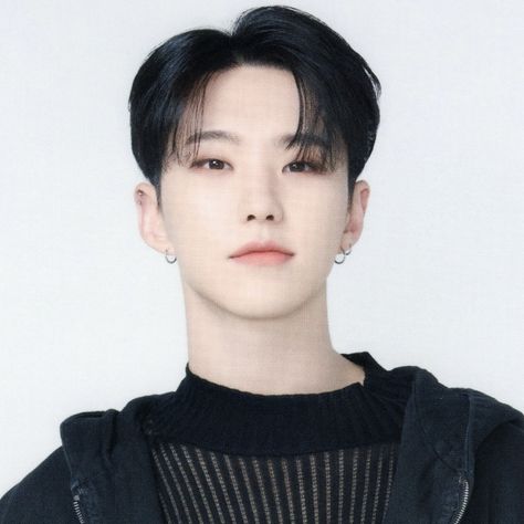 FOLLOW TO JAPAN ZIP-UP HOODIE PHOTO CARD seventeen hoshi icon (cr/ HoKLoC) Hoshi Id Photo, Close Up Film, Hoshi Wallpaper, Hoodie Photo, Hoshi Icon, Hoshi Svt, Eye Close Up, Seventeen Hoshi, Seventeen Jeonghan