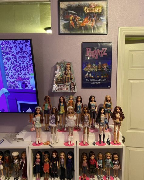 Bratz Toys 2000s, Bratz Room, Barbie Organization, Barbie Drawing, Brat Doll, Barbie Room, Y2k Pink, Just Give Up, Doll Aesthetic