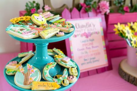 American-Doll-Garden-Birthday-Party-Cookies American Girl Birthday Party, American Girl Birthday, Garden Birthday Party, Shower Garden, Doll Garden, Anna Birthday, Girl Sleepover, Blue Desserts, Creative Mom