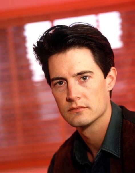 Kyle Mclachlan, Twin Peaks Fashion, Dale Cooper, Kyle Maclachlan, Desperate Housewives, Hey Good Lookin, Twin Peaks, Perfect Man, Pretty Men