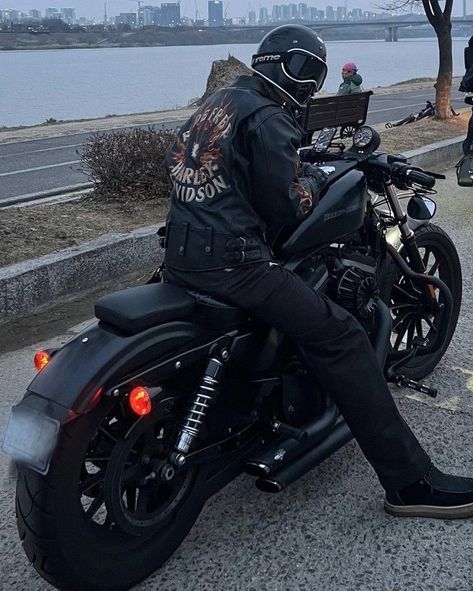 Cool Motorbikes, Harley Davidson Aesthetic, Biker Core, Bike Motor, Motorcycle Aesthetic, Bike Photoshoot, Biker Aesthetic, Pretty Bike, Biker Boys