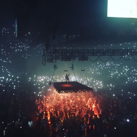 Lighting Design Stage, Kanye West Saint Pablo, Saint Pablo Tour, Es Devlin, Kanye West Wallpaper, Saint Pablo, Stage Lighting Design, Design Stage, Event Stage