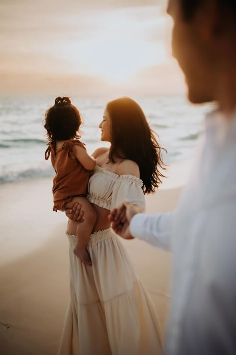 Family Shoot Beach Ideas, Family Photo Shoot On Beach, Professional Family Beach Pictures, Family Picture Poses For 3 Beach, Beach Maternity Family Shoot, Beach Family Shoot Ideas, Unique Beach Family Photos, Family Of 3 Beach Photoshoot, Family Beach Pictures Maternity