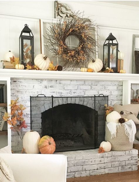 20 gorgeous neutral fall decor ideas from cottage farmhouse style to more modern touches! Neutral Fall Decor Ideas, Fall Fireplace Decor, Fall Mantle Decor, Fall Fireplace, Interior Design Minimalist, Fall Mantle, Neutral Fall Decor, Fall Decor Ideas, Farmhouse Fall Decor