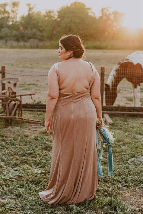 Wedding dress backless midsize plus size Plus Size Backless Dress, Midsize Formal Dress, My Insecurities, Wedding Dress Backless, Cool Dresses, Love Your Body, Dress Backless, Backless Wedding, Open Back Dresses