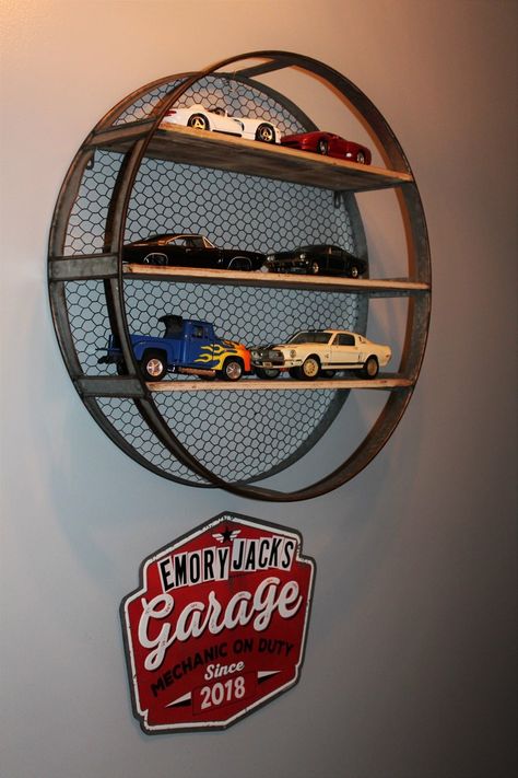 Garage Nursery Ideas, Vintage Garage Bedroom Ideas, Jeep Themed Bedroom, Car Bathroom Decor, Antique Car Nursery, Vintage Car Themed Bedroom, Old Car Nursery Theme, Tool Themed Nursery, Vintage Car Room Decor