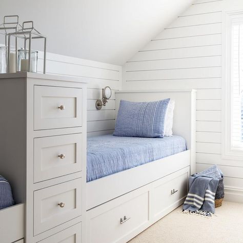 Built In Beds, Beach Style Bedroom, Built In Dresser, Built In Bed, Bunk Rooms, Classy Bedroom, Gorgeous Bedrooms, Coastal Bedrooms, Kids Bunk Beds