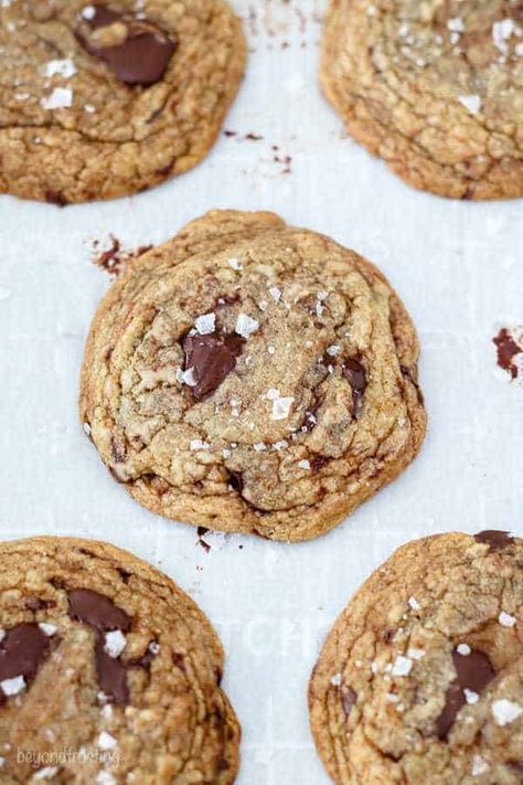 These Soft and Chewy Brown Butter Chocolate chip cookies are made with a nutty brown butter, chunks of dark chocolate and a touch of sea salt on top. They are perfectly crispy on the edges but soft and chewy in the middle. #chocolatechipcookies #chocolatechipcookierecipe #easychocolatechipcookies #brownbutterchocolatechipcookie Brown Butter Cookies Chocolate Chip, Sourdough Discard Chocolate Chip Cookies, Discard Chocolate Chip Cookies, Simple Chocolate Chip Cookie Recipe, Butter Cookies Easy, Brown Butter Chocolate Chip, Salted Chocolate Chip Cookies, Brown Butter Cookies, Brown Butter Chocolate Chip Cookies