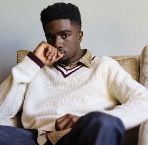 Caleb Mclaughlin, Lucas Stranger Things, Movies For Boys, Dark Skin Men, Young Avengers, Cast Stranger Things, Pretty Hair Color, Frat Boy, Dream Guy