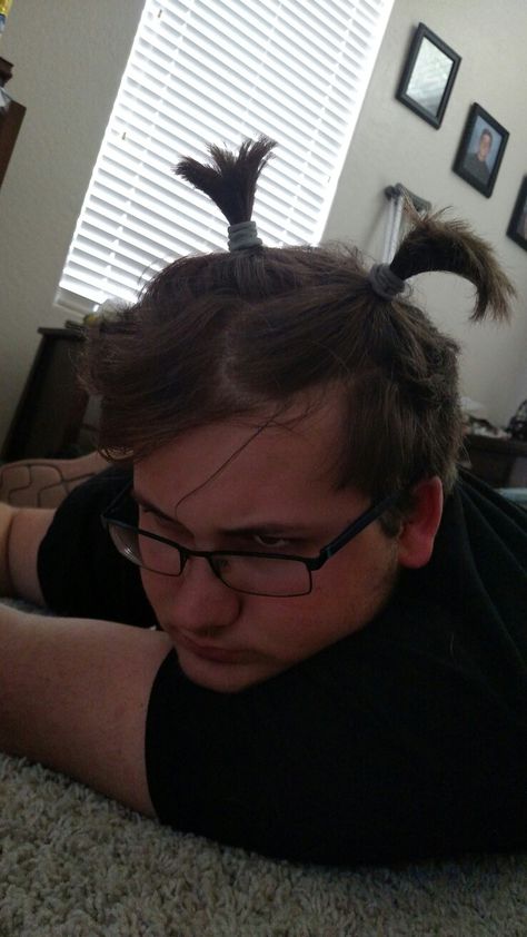 I put pigtails in my boyfriends hair XD things to do with your boyfriend and mess with your boyfriend Boyfriend Hairstyles, Boys Ponytail, Boyfriend Haircut, Boyfriend Hair, Things To Do With Your Boyfriend, Puffy Hair, Short Ponytail, Bed Hair, Face Charts