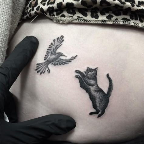 Super tiny cat and super tiny crow on @nadgault from last week. Always an honour to tattoo my friends. X • • • #adambeardless #illustration… Cat And Crow Tattoo, Matching Crow Tattoos, Tiny Crow Tattoo, Simple Crow Tattoo, Small Crow Tattoo, Crow Tattoos, Tatoo Styles, Black Cat Tattoos, Crow Tattoo