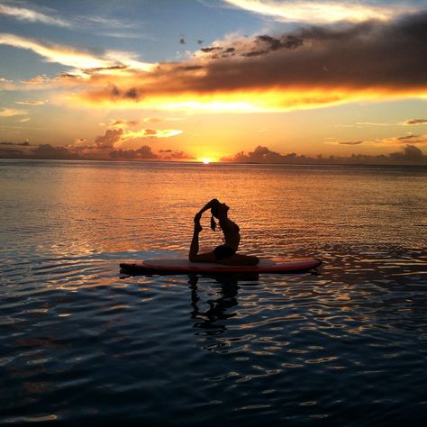 Yoga Astethic, Yoga Paddleboard, Ocean Yoga, Yoga Boutique, Paddleboard Yoga, Yoga On The Beach, Paddle Board Yoga, Yoga Photoshoot, Surf Yoga