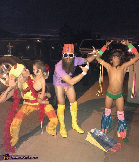 Wwe Family Halloween Costumes, Wwe Group Costume, Wrestling Family Costumes, Family Wrestler Costumes, Wwe Family Costumes, Ultimate Warrior Costume, Best Diy Costumes, Funny Photoshoot, Wrestling Costumes