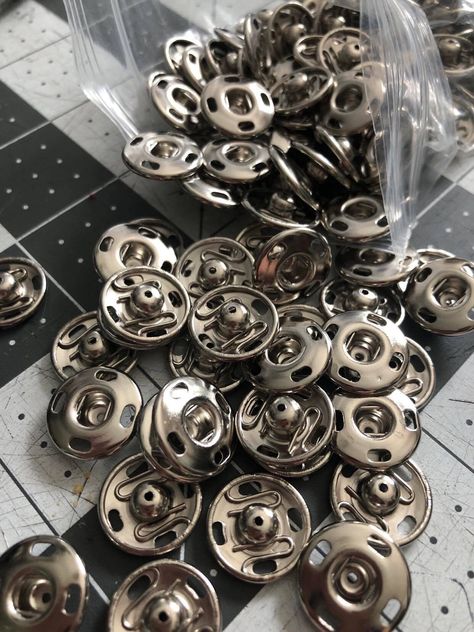 Snap Fasteners, Sew On, Fabric Samples, Metallic Silver, Sell On Etsy, Heavy Duty, Etsy Accessories, Electronic Accessories, Paper Party Supplies