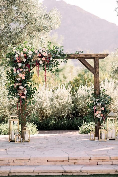 Wedding Arch Pictures, Fall Arbor Flowers, Alter Wedding Decorations, Rustic Romantic Wedding Decor, Alter Setup, Wedding Arches With Flowers, Fall Desert Wedding, Wedding Alter Decor, Desert Wedding Colors