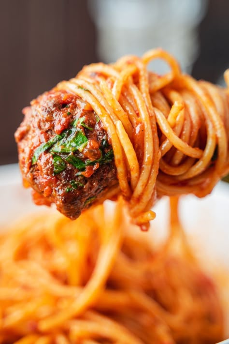 Tasty Casseroles, Meatballs And Spaghetti, Recipes To Make For Dinner, Best Ground Beef Recipes, Juicy Burgers, Best Spaghetti, Meatball Pasta, Recipe For Dinner, Best Meatballs