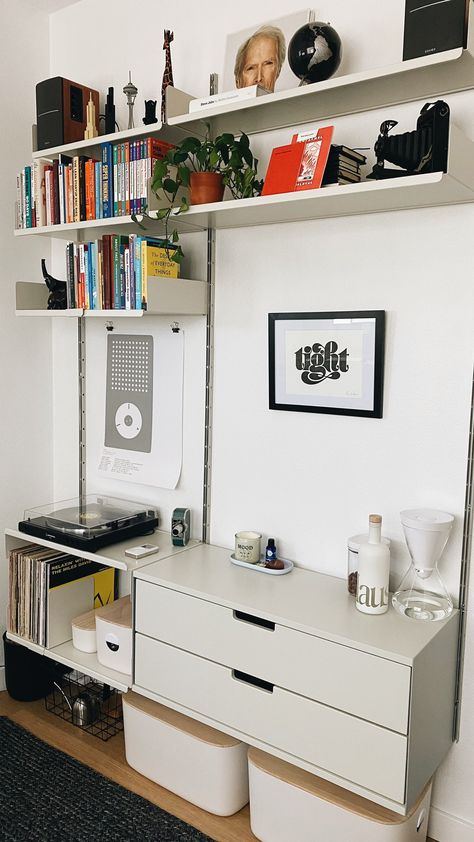 Wes O'Haire on Twitter: "The home office setup is getting dialed in👌🏾 Apéritifs by @helena Print by @jessicahische Comics by @BrandonLand_ https://t.co/2Uo4qsF2LQ" / Twitter Home Office Shelves, Interior Design Layout, Office Aesthetic, Bedroom Setup, Room Redesign, Setup Ideas, Home Office Setup, Office Setup, Apartment Inspiration