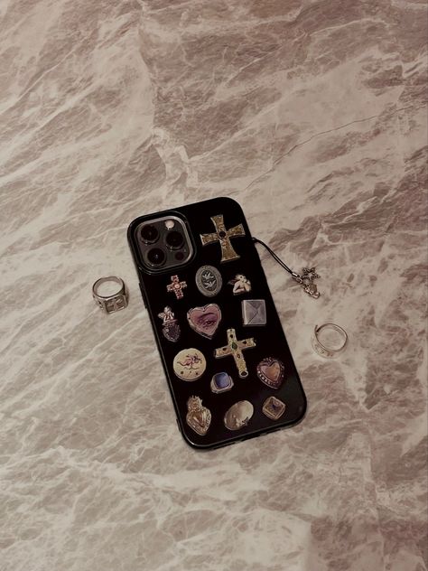 phone case cross jewelry rings black marble aesthetic accessories vintage retro gothic Black Marble Aesthetic, Black Phone Case Aesthetic, Cross Aesthetic, Goth Phone Case, Gothic Phone Case, Crystal Iphone Case, Marble Aesthetic, Kawaii Iphone Case, Aesthetic Accessories