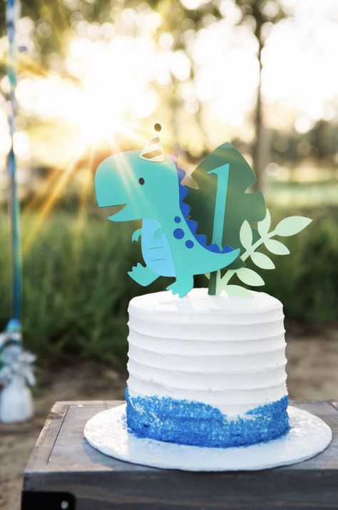 Dino Cake, Dinosaur Cake Toppers, Dinosaur Birthday Cakes, Dinosaur Themed Birthday Party, Dino Birthday Party, Dinosaur Cake, Dino Birthday, Baby Boy Birthday, Dinosaur Birthday Party