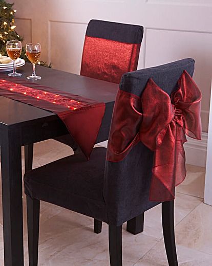 Chair Bows Chair Back Covers, Christmas Chair Covers, Chair Bows, Silver Christmas Decorations, Bows Christmas, Christmas Chair, Tafel Decor, Elegant Christmas Trees, Christmas Decorations Bedroom