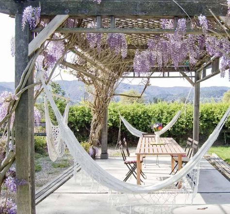 26 Awesome Backyard Landscaping Ideas To Transform Your Space Garden Hammock Ideas, Hammock Ideas, Backyard Hangout, Pergola Diy, Gazebo Roof, Backyard Hammock, Diy Hammock, Garden Hammock, Farmhouse Patio