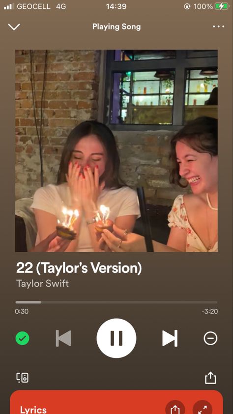 Celebrating 22. Birthday pic idea. 22nd Birthday Ideas At Home, 22 Birthday Instagram Story, 22 Birthday Pictures, 22 Birthday Ideas Themes, 22 Birthday Captions Instagram, Feeling 22 Birthday Ideas, 22nd Birthday Aesthetic, Birthday 22 Aesthetic, 22 Birthday Aesthetic