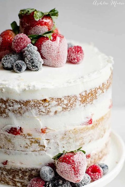 Extra sweet berries add the right touch to this simple cake. Get the recipe at Ashlee Marie. Cake With Frosting, Berry Cake, Simple Cake, Strawberry Desserts, Cupcake Cake, Savoury Cake, White Cake, Food Cakes