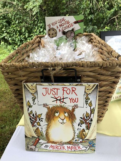 Book Baby Shower Centerpieces, Book Themed Baby Shower Ideas Decoration, Once Upon A Baby Shower Ideas, Story Book Baby Shower Themes, A New Chapter Baby Shower Theme, Book Themed Baby Shower Ideas, Storybook Baby Shower Decorations, Storybook Baby Shower Theme, Storybook Party